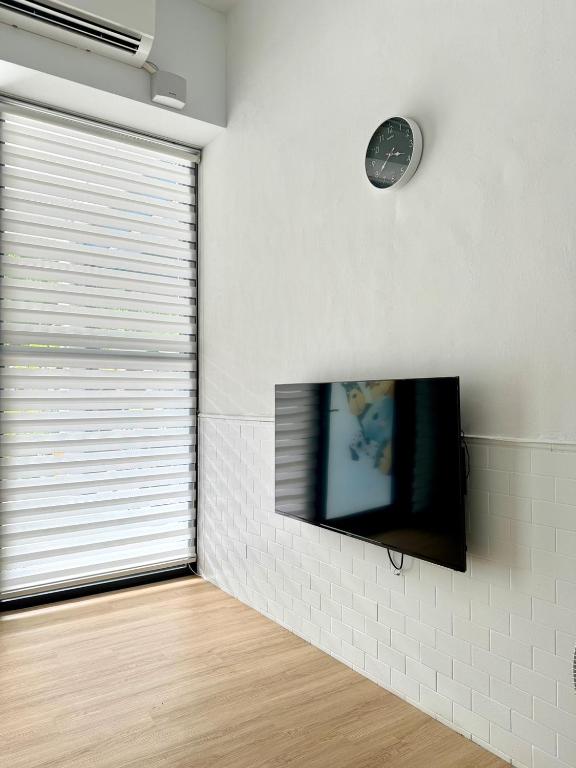 TV a/nebo společenská místnost v ubytování Simple Dog Bungalow