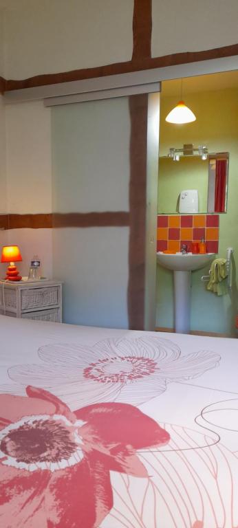 Postel nebo postele na pokoji v ubytování Appartements & Chambres Les Loges du Capucin