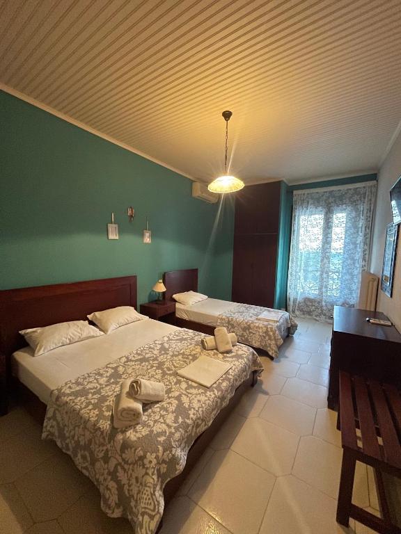 Postel nebo postele na pokoji v ubytování Nirvana Hotel