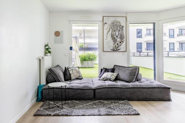 Posezení v ubytování Residence Abraham - Bed and Breakfast Guest Room 2 LaDéfense U-Arena #Parking #Terasse #Fibre #Netflix