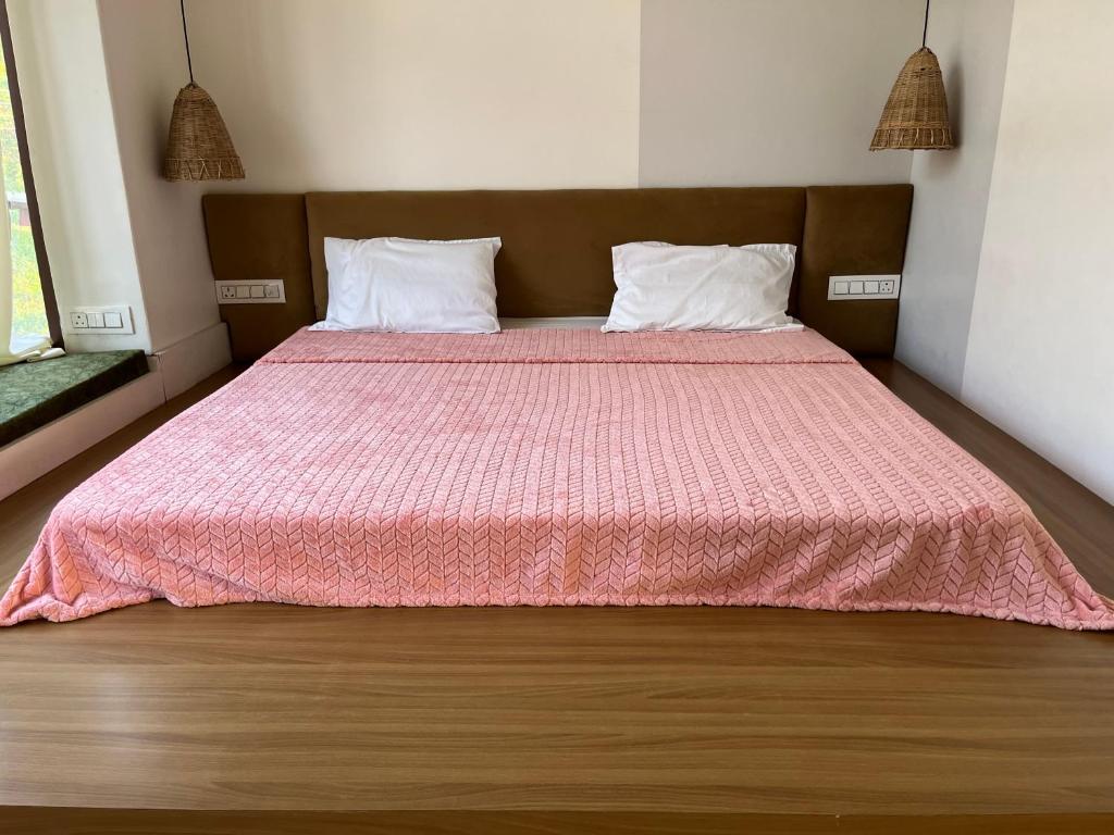 Postel nebo postele na pokoji v ubytování House Of Views Bir