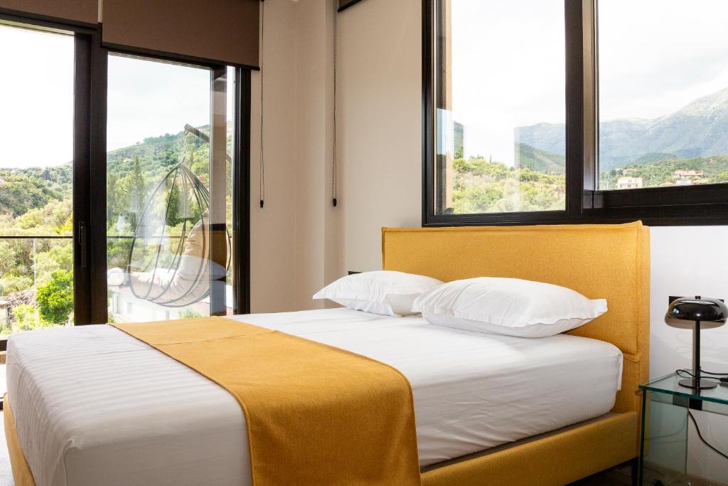 Postel nebo postele na pokoji v ubytování Garden Inn