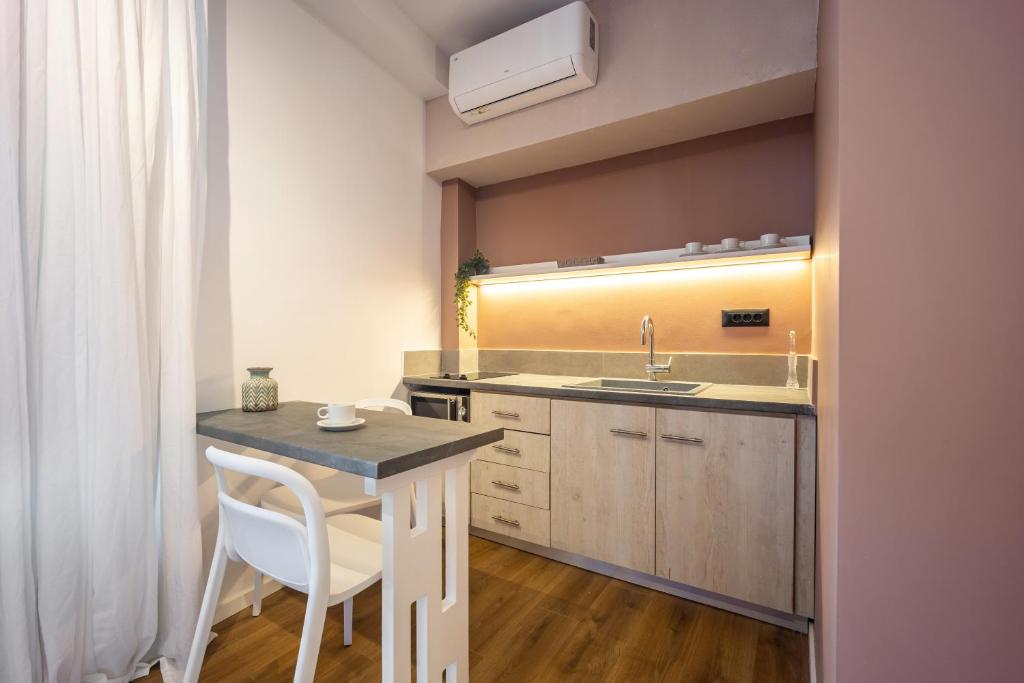 The Dorians - Resim 44