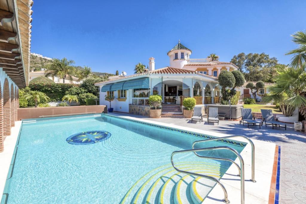 Fotografia z galérie ubytovania Casa Dahlgården Pool - Jacuzzi v destinácii Benalmádena