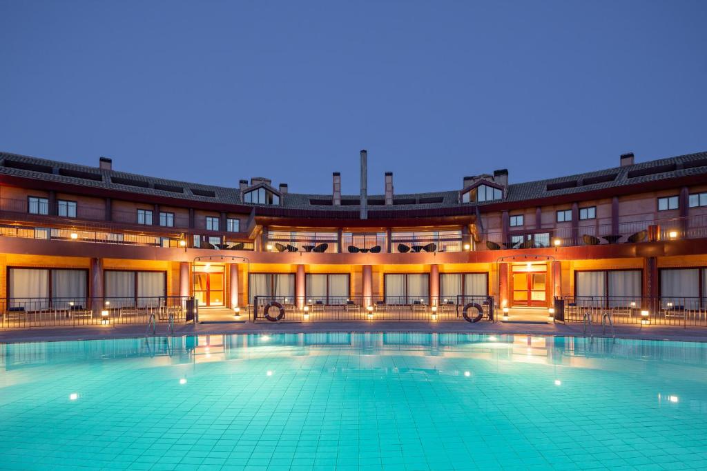 Piscina en o cerca de Exe Layos Golf