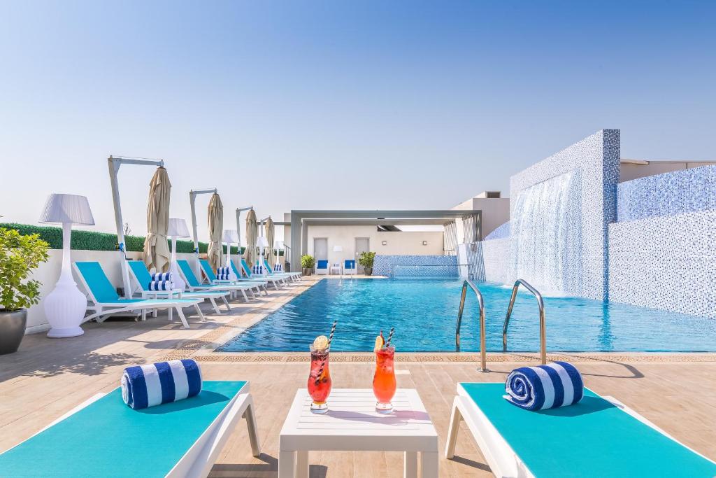 Bazén v ubytování Central Inn Hotel & Suites - Al Sadd, Doha, Qatar nebo v jeho okolí