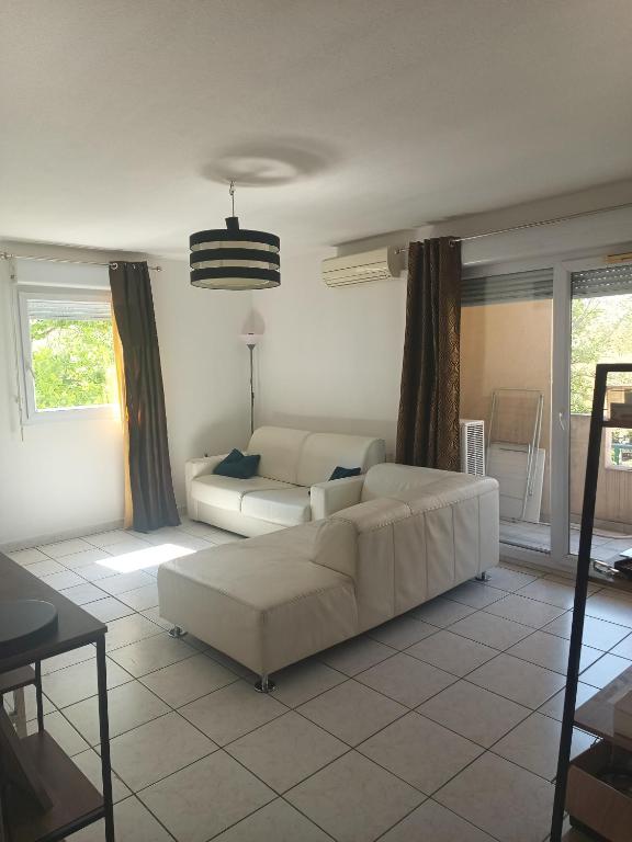 Photo de la galerie de l'établissement loue chambre dans un 45m2 très calme,proprio de 30ans dort sur le clic clac au salon, à Montpellier