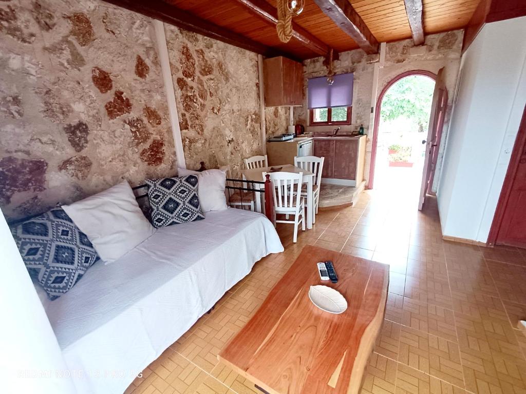 Posezení v ubytování Spasmata Village Stone Maisonette