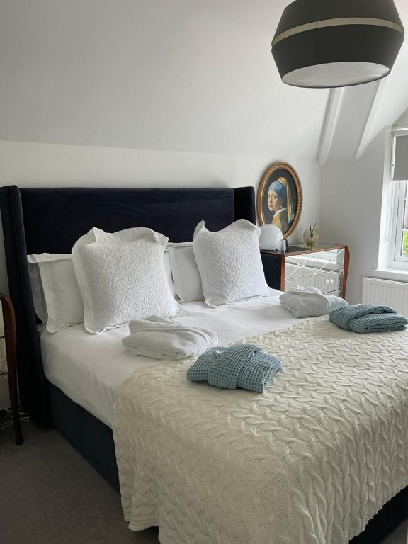 Кровать или кровати в номере Frinton45