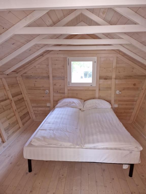 Postel nebo postele na pokoji v ubytování Fkk Adriatika in FKK Solaris Naturist Resort