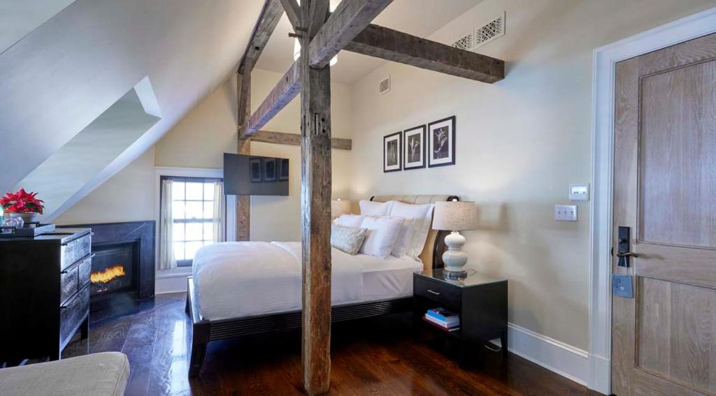 Bedford Post Inn - Deluxe Queen Room