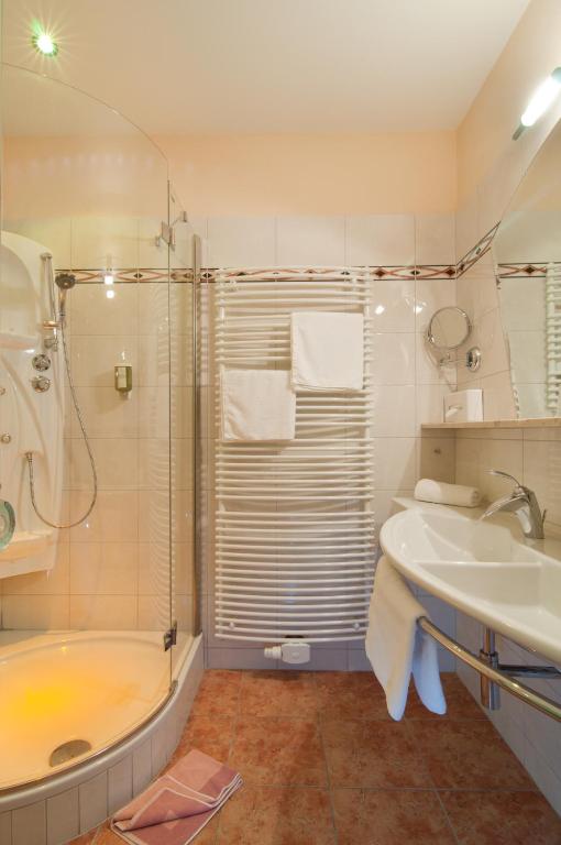 Koupelna v ubytování Family & Sporthotel Kärntnerhof