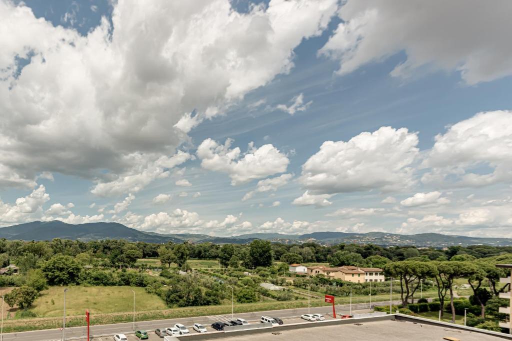 vista su un'autostrada con auto sulla strada di Balcone sul Verde - Sweet Dreams in Florence a Firenze