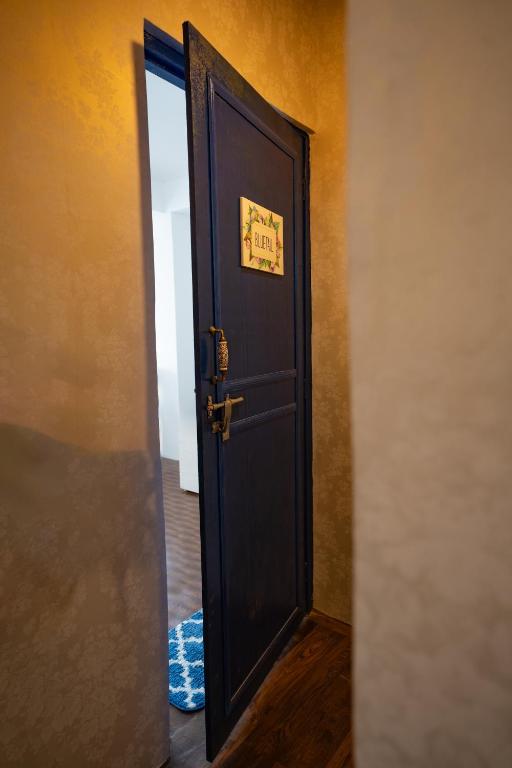 Fotografie z fotogalerie ubytování Monratino The snow roost- 10 mins walking distance from mall road- Attached balcony with Kanchenjunga Mountain View-Kitchen available v destinaci Dárdžiling