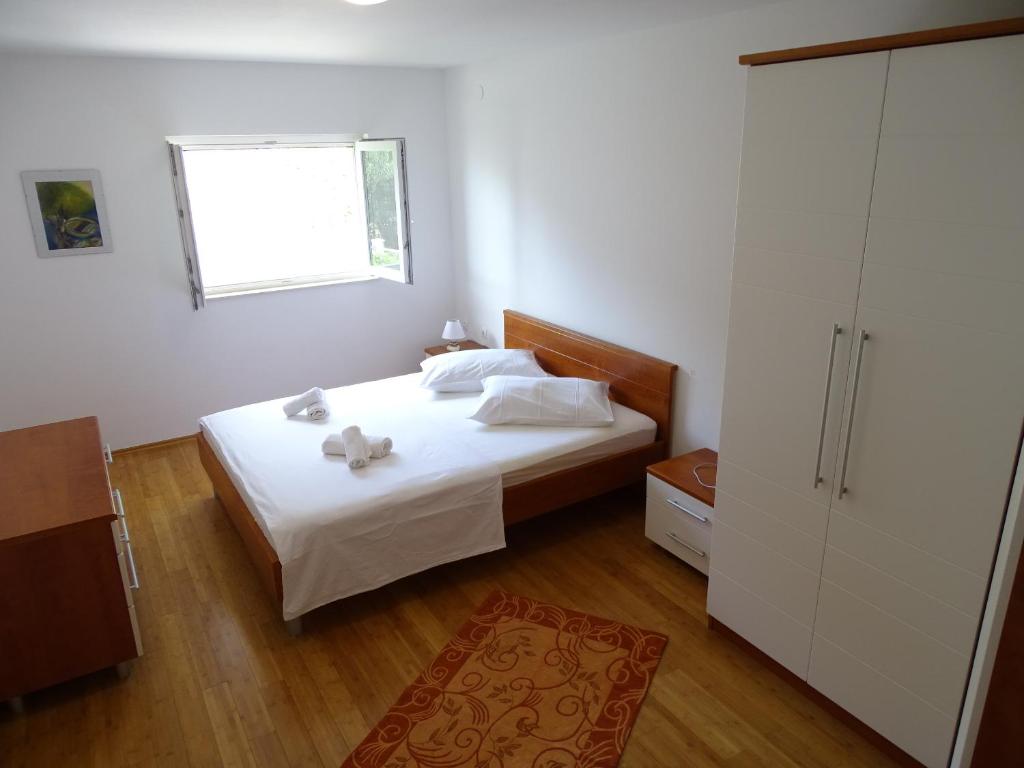 Posteľ alebo postele v izbe v ubytovaní 6 pax Apertment ON THE BEACH with Terrace, Sea view, Garden, Parking ensured, first floor