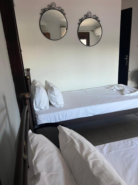 Postel nebo postele na pokoji v ubytování Marlen Luxury Studios & Apartments