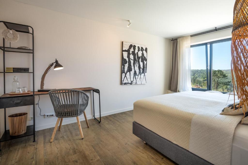 Postel nebo postele na pokoji v ubytování Casa da Adraga