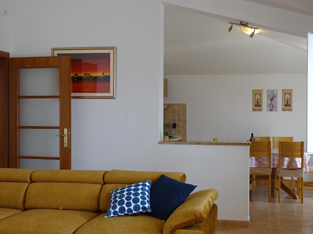 Posezení v ubytování 6-pax Apartment ON THE BEACH - TOP Floor, Great sea view, Parking ensured