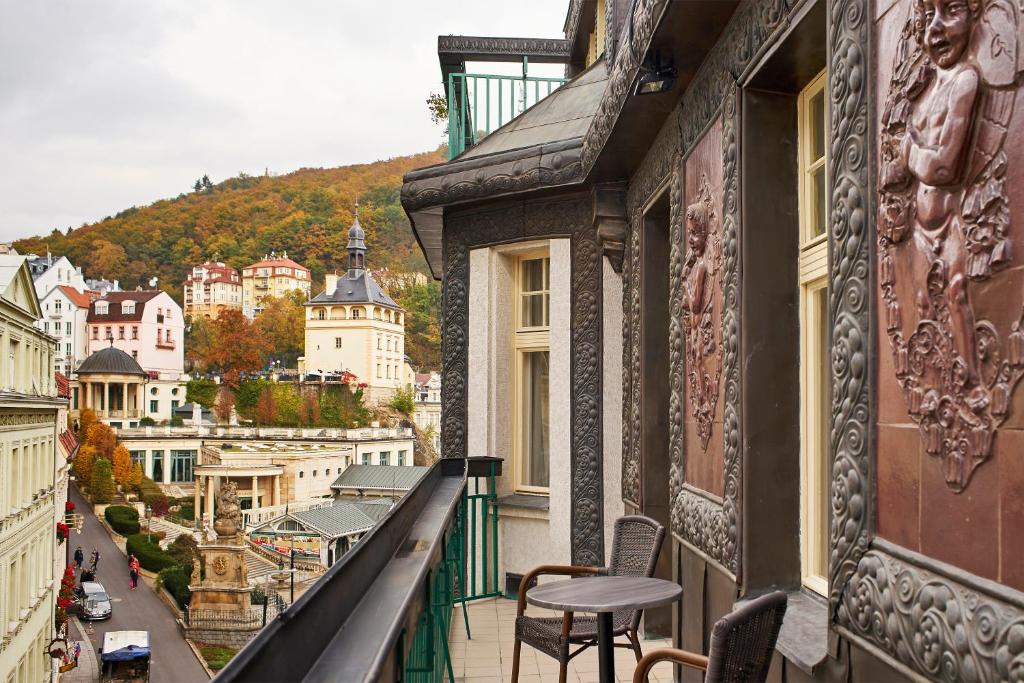 Nespecifikovaný výhled na hory nebo výhled na hory při pohledu z hotelu