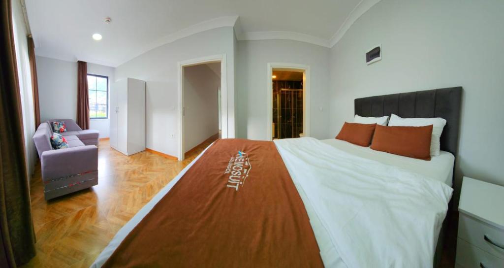 A bed or beds in a room at Anemo Suite