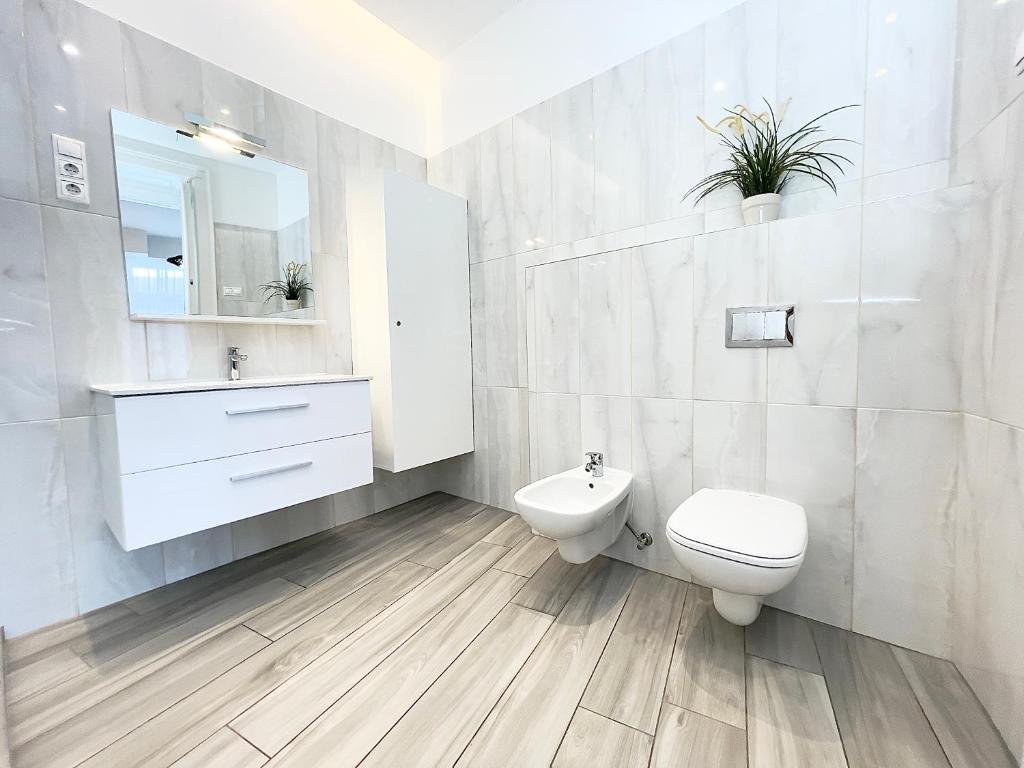 Trigon Palace - Three-Bedroom Apartment Suite