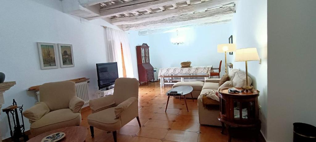 Televízia a/alebo spoločenská miestnosť v ubytovaní Casa Villamiel
