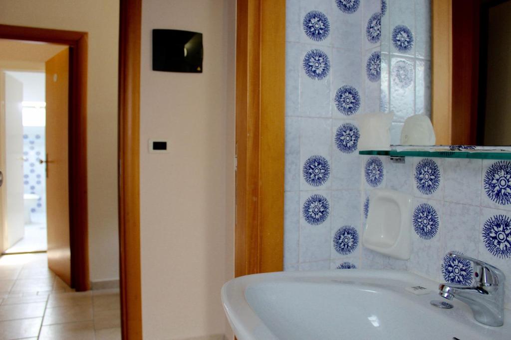 Koupelna v ubytování Blue Hotel