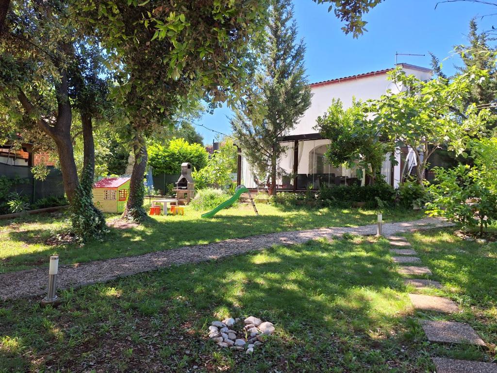 Zdjęcie z galerii obiektu Holiday home Istra w mieście Pavicini