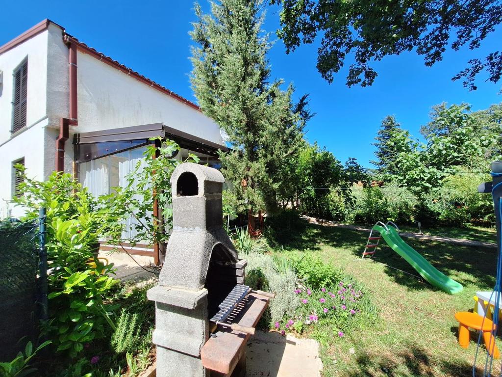 Zdjęcie z galerii obiektu Holiday home Istra w mieście Pavicini