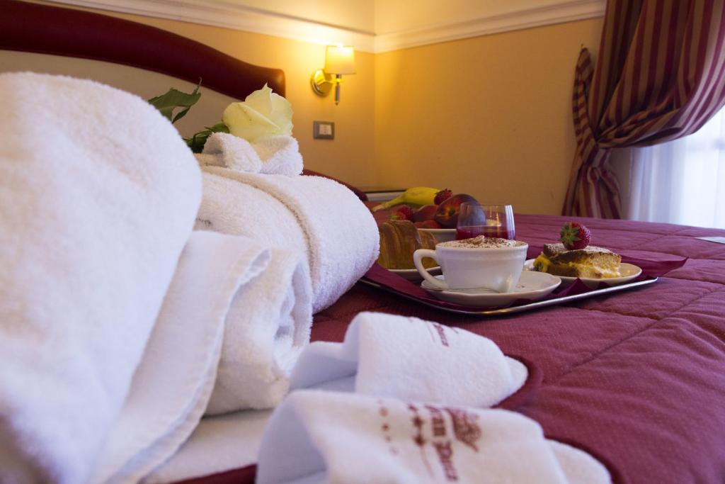 Postel nebo postele na pokoji v ubytování Hotel Gran Duca