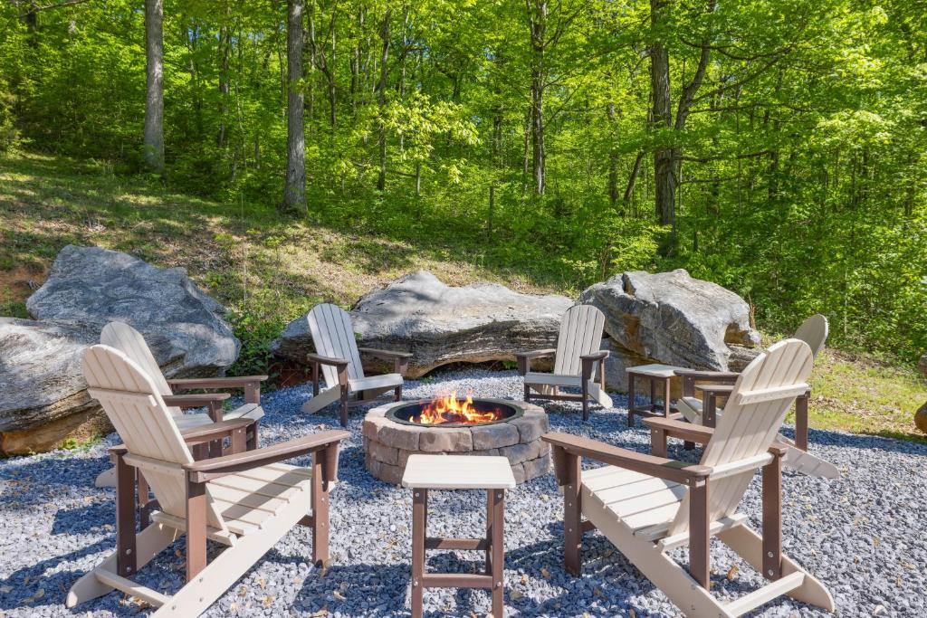 Φωτογραφία από το άλμπουμ του The "Lost Horse" Cabin - Secluded - Pet-Friendly - One Level - Massive Yard σε Jones Cove