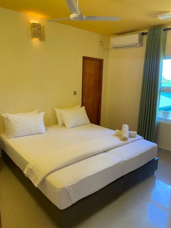 Postel nebo postele na pokoji v ubytování White Sand Inn