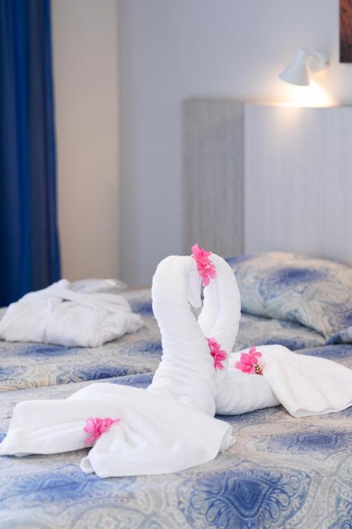 Postel nebo postele na pokoji v ubytování Hotel Tigaki's Star