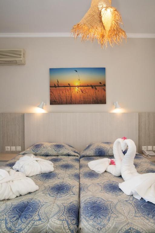 Postel nebo postele na pokoji v ubytování Hotel Tigaki's Star