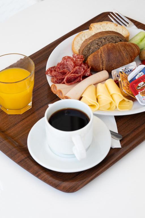 Jídlo v hotelu nebo okolí