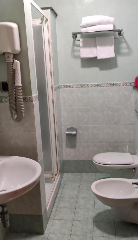 Koupelna v ubytování Hotel MontReal