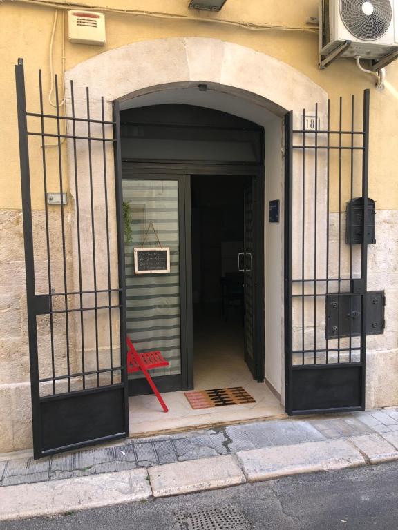 The facade or entrance of GUENDALINA SWEET HOME - LA CASETTA Di GUENDALINA
