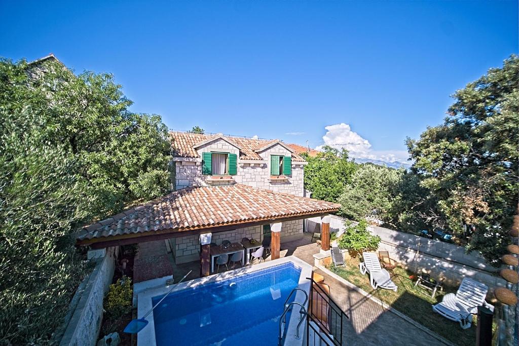 Gallery image of Vacation house Bepa with swimming pool in Selca
