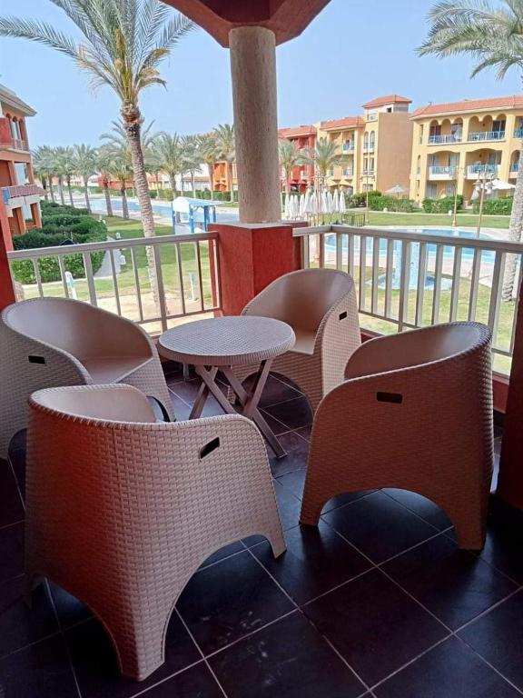 Balkón nebo terasa v ubytování PORTO MATROUH Beach resort families only