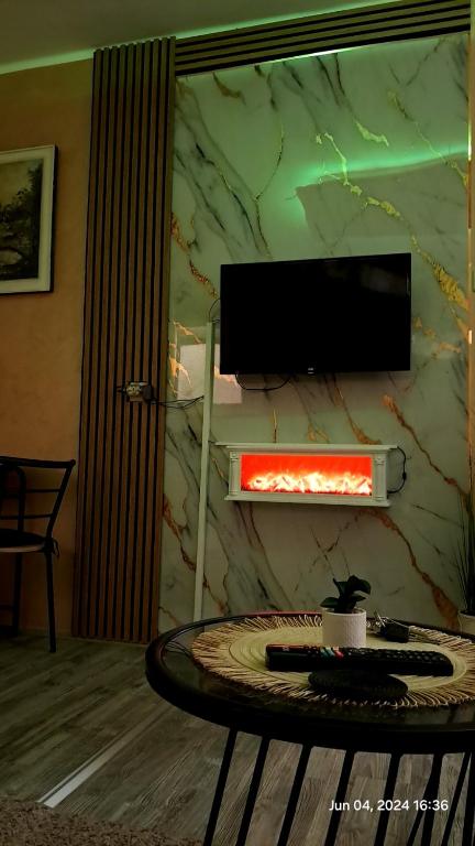 Televisyen dan/atau pusat hiburan di Apartman Iva
