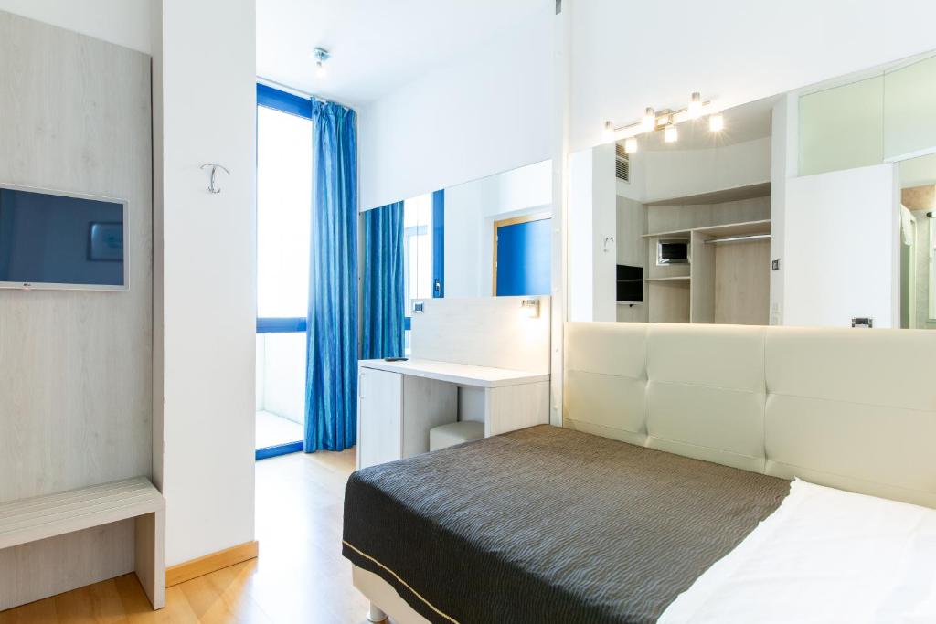 Postel nebo postele na pokoji v ubytování Hotel Baltic Riccione-Fronte Mare