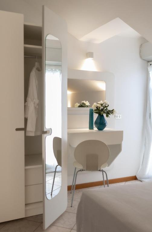 Hotel Adriatica con Piscina - Resim 35