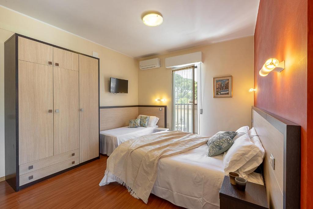 Postel nebo postele na pokoji v ubytování Hotel Adriatica con Piscina