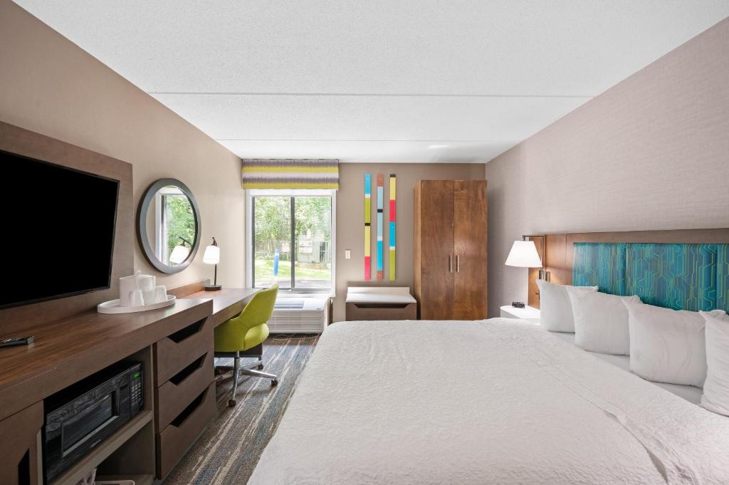 Hampton Inn Cleveland-Westlake photo