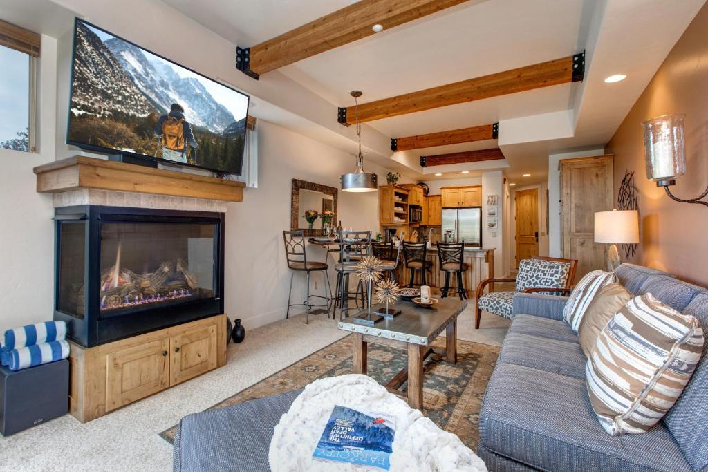 Photo inspiration: Luxury Condos Near Equine Trails Reference: Luxury Redstone Condo Hot Tub Shopping Trails Recreation Center