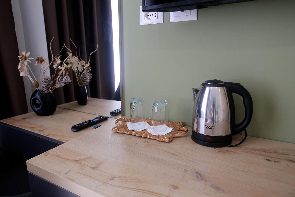 Příslušenství pro přípravu čaje a kávy v ubytování Hotel Villa ATA