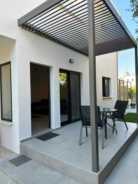 Patio nebo venkovní prostory v ubytování Royal Sunset Studios & Apartments