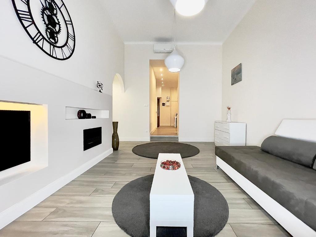 Trigon Palace - Two-Bedroom Deluxe Apartment