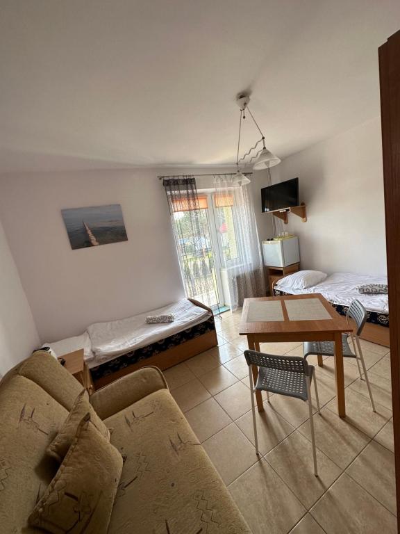 Dom Gościnny Maja - Pokoje - Habitación Triple Con Balcón