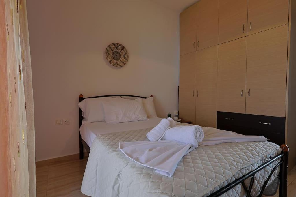 Postel nebo postele na pokoji v ubytování Zeusplace Leptokarya Seaside Apartment